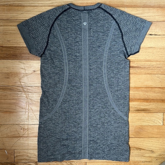 Lululemon short sleeve - Picture 2 of 4